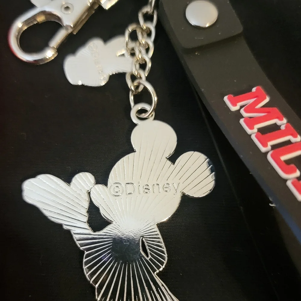 NWT!  Disney Mickey & Minnie keychain set of 2 Bag Charms